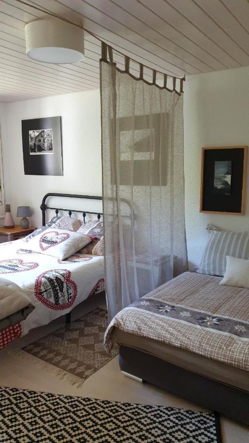 Agréable chambre d'hôtes, au calme, dans la nature Roches Esterno foto