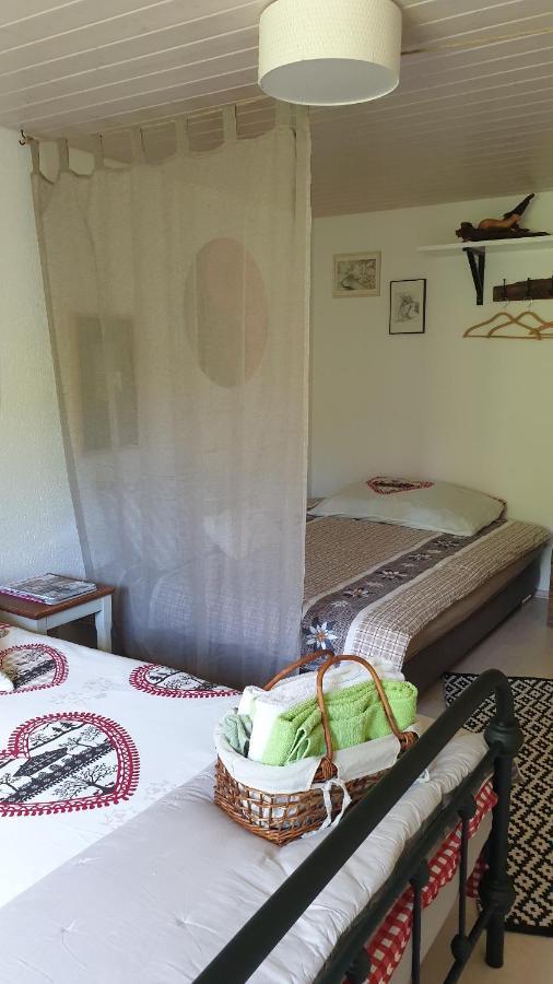 Agréable chambre d'hôtes, au calme, dans la nature Roches Esterno foto