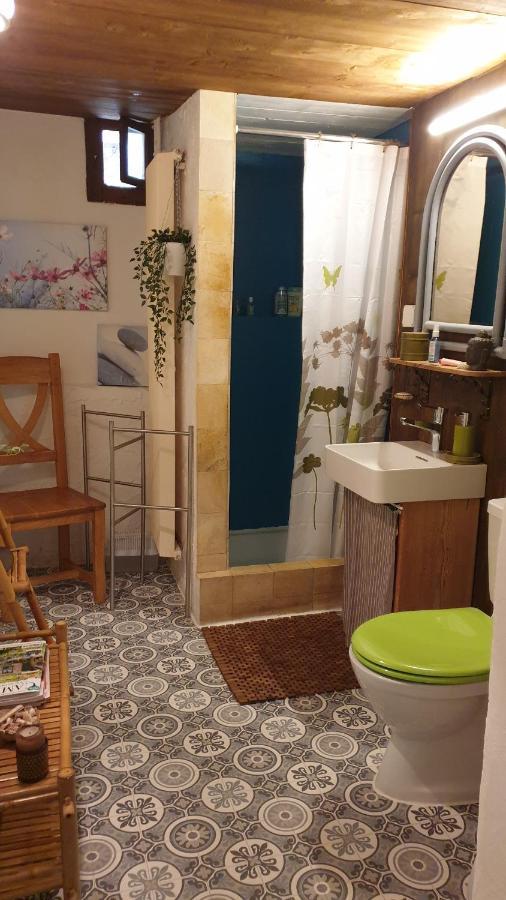 Agréable chambre d'hôtes, au calme, dans la nature Roches Esterno foto